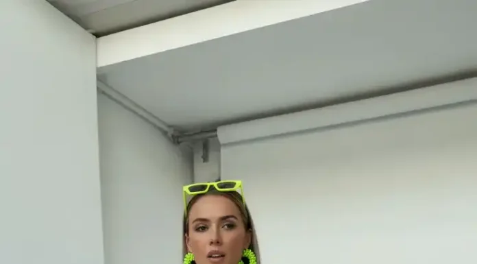 21 Neon Accessories for Women Outfits