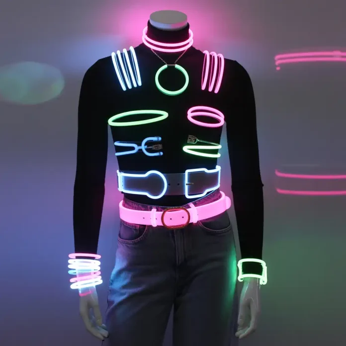 21 Neon Accessories for Women Outfits